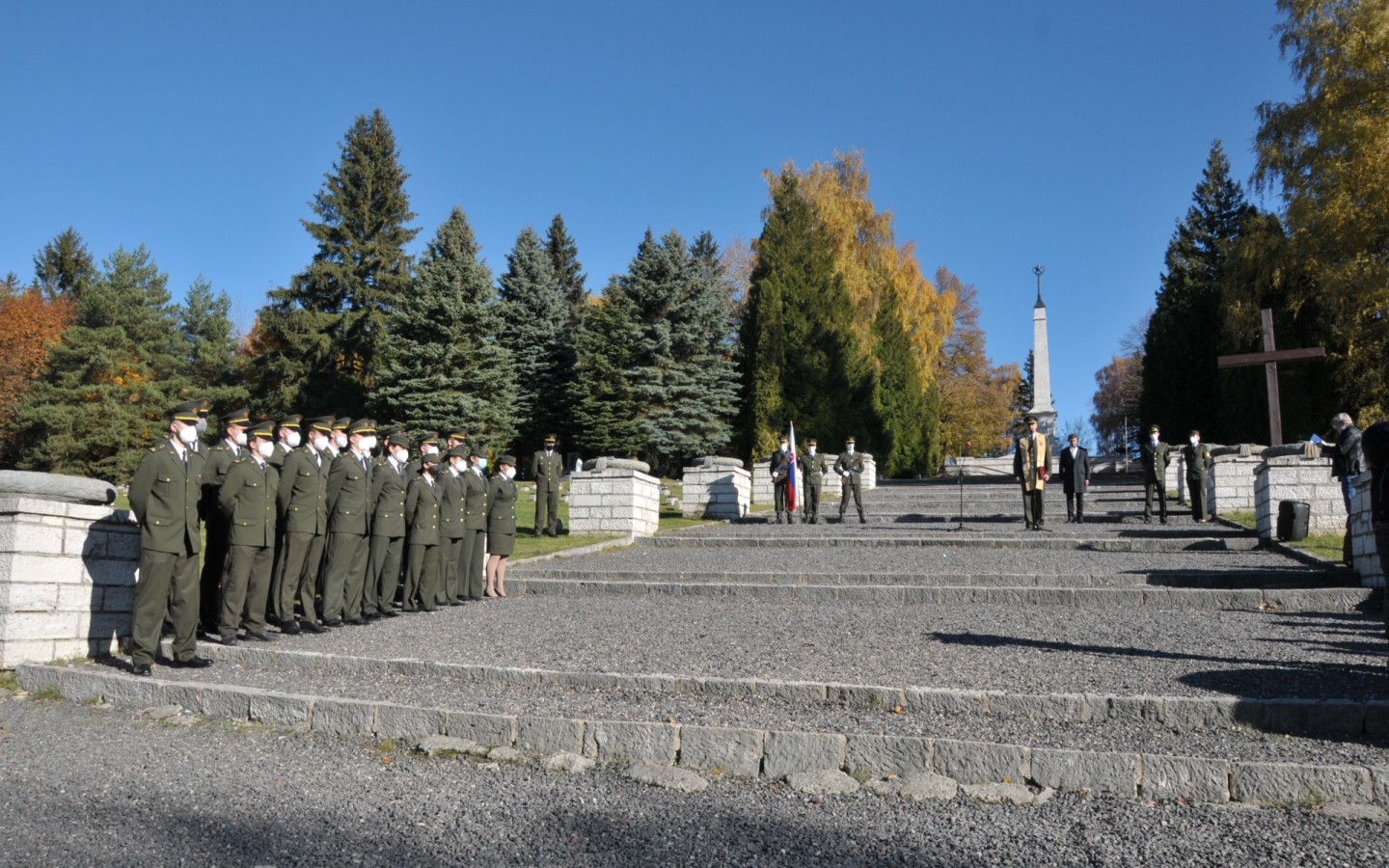 Pietna spomienka na vojenskom cintoríne Háj-Nicovô v Liptovskom Mikuláši