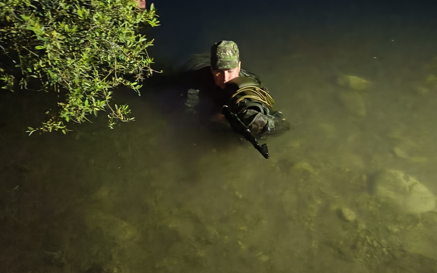 Kurz Combat Swimmer 2026 úspešne pripravil nových cvičiteľov a inštruktora vojensko-praktického plávania