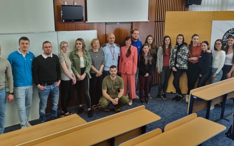 Študenti Akadémie Policajného zboru cvičili na simulačnom centre
