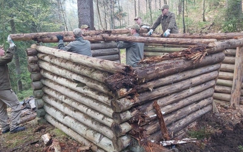 Prváci pomáhali s opravou  zásobovacieho bunkra