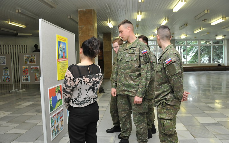 Výstava „Vojaci očami detí“ v priestoroch akadémie