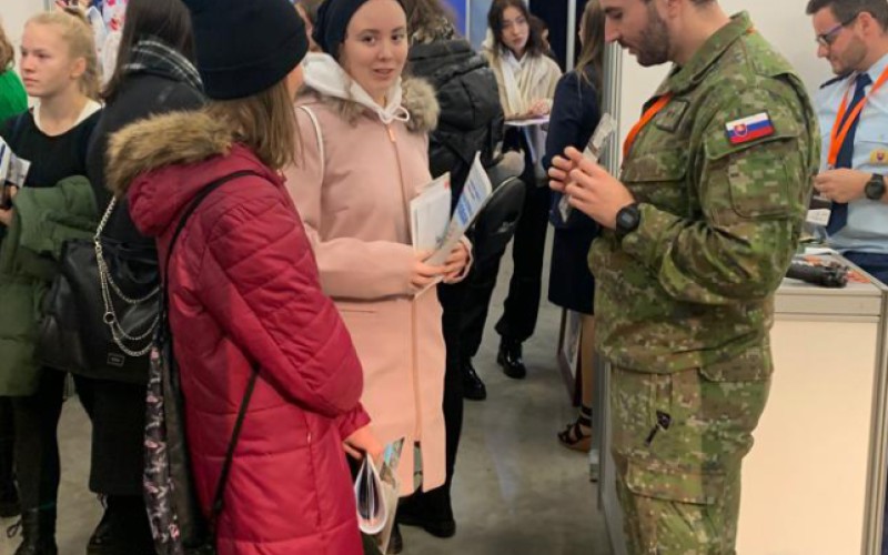 Akadémia bližšie k študentom