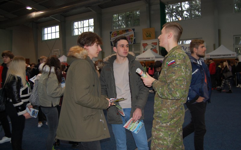 Akadémia bližšie k študentom