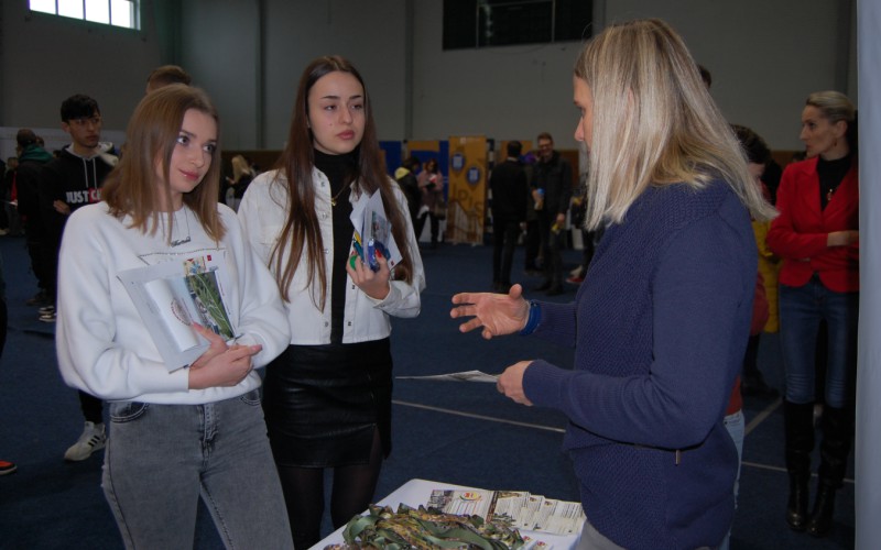 Akadémia bližšie k študentom