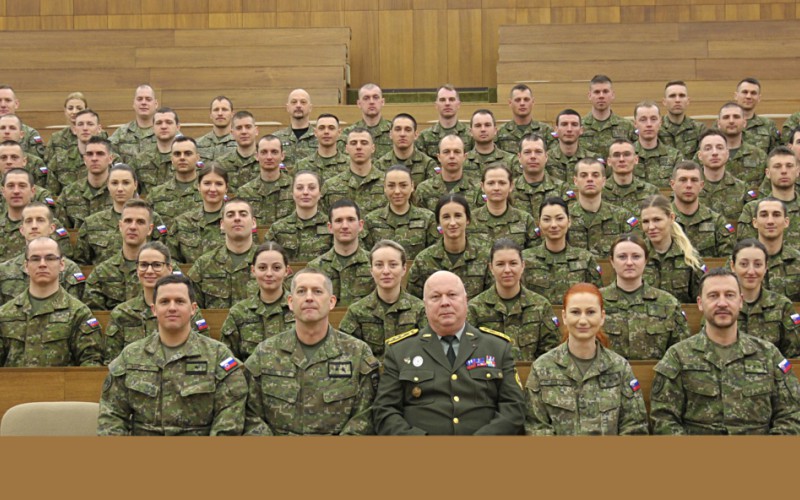 Absolventi civilných VŠ nastúpili do 30. DKAVŠ