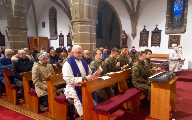 Krížová cesta vojakov a sv. omša vo farskom kostole v Liptovskom Mikuláši