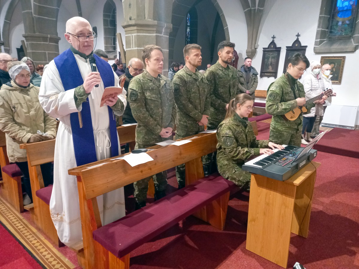 Krížová cesta vojakov a sv. omša vo farskom kostole v Liptovskom Mikuláši