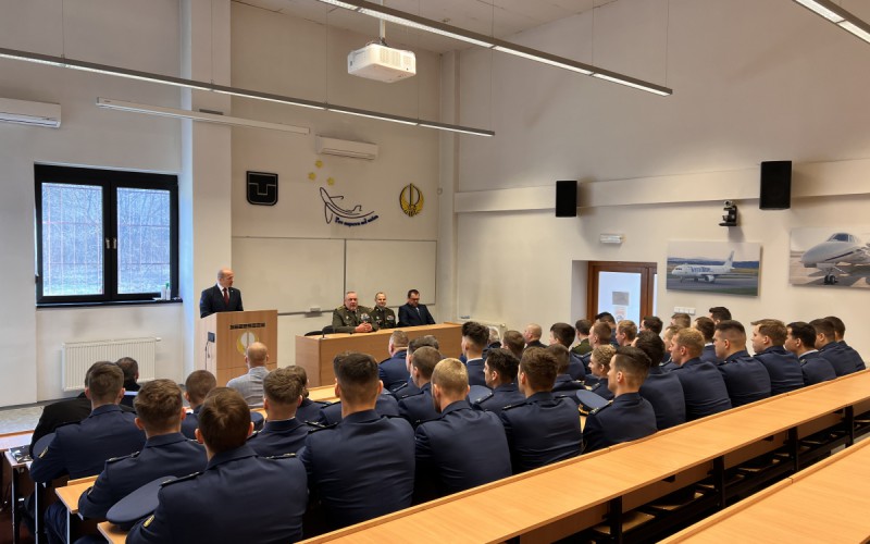 Poďakovanie za dlhoročnú prácu v prospech leteckého vzdelávania