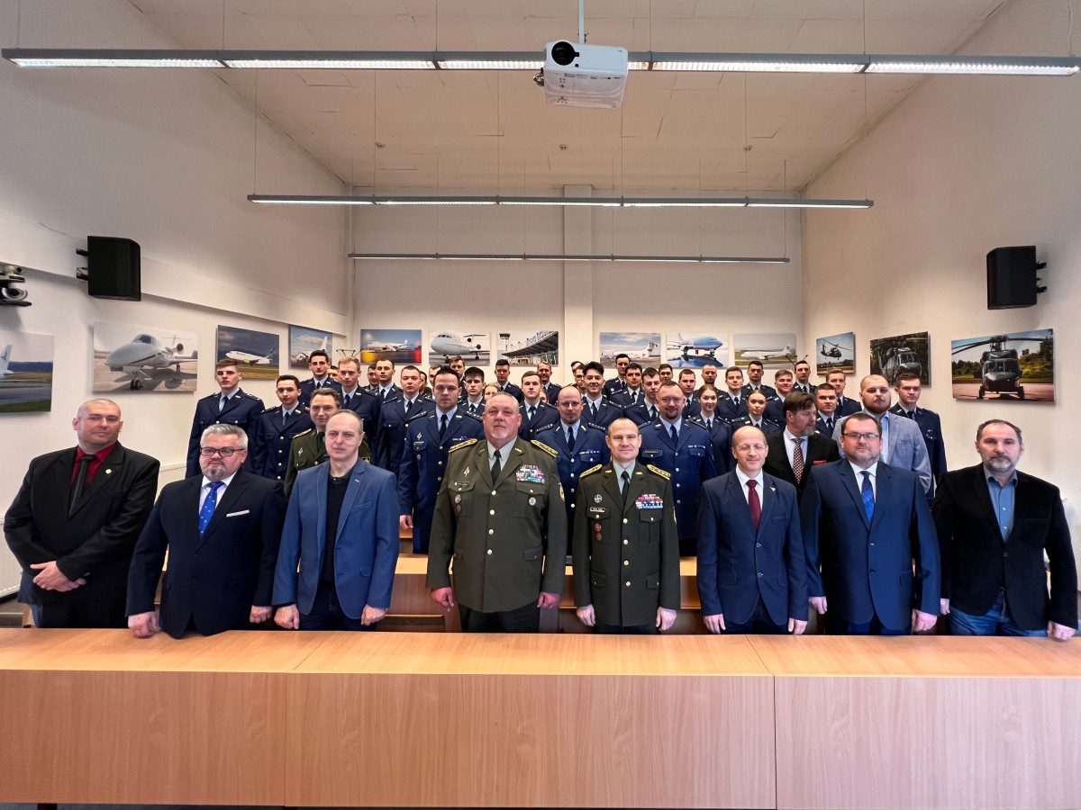 Poďakovanie za dlhoročnú prácu v prospech leteckého vzdelávania