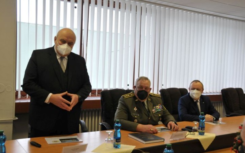 Minister obrany navštívil Akadémiu ozbrojených síl