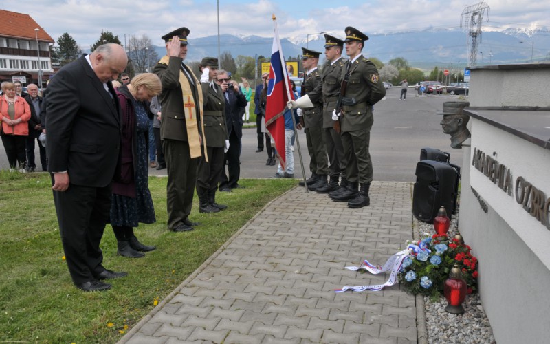 Pietna spomienka pri pamätníku M. R. Štefánika