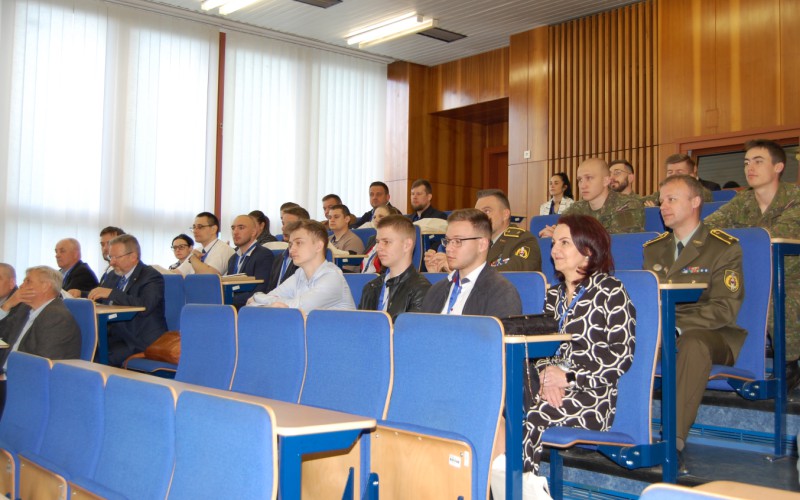 Interdisciplinary education and training on hybrid threats