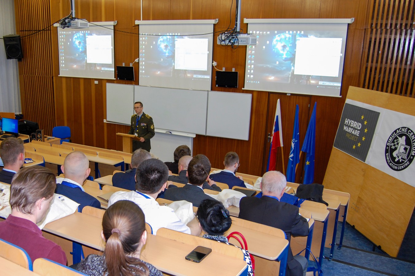 Interdisciplinárne vzdelávanie a výcvik o hybridných hrozbách