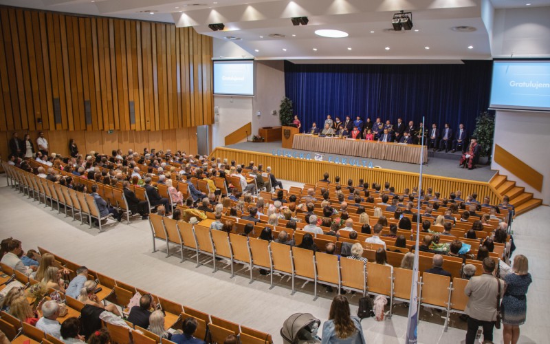 Noví leteckí inžinieri a inžinierky opustili brány Leteckej fakulty