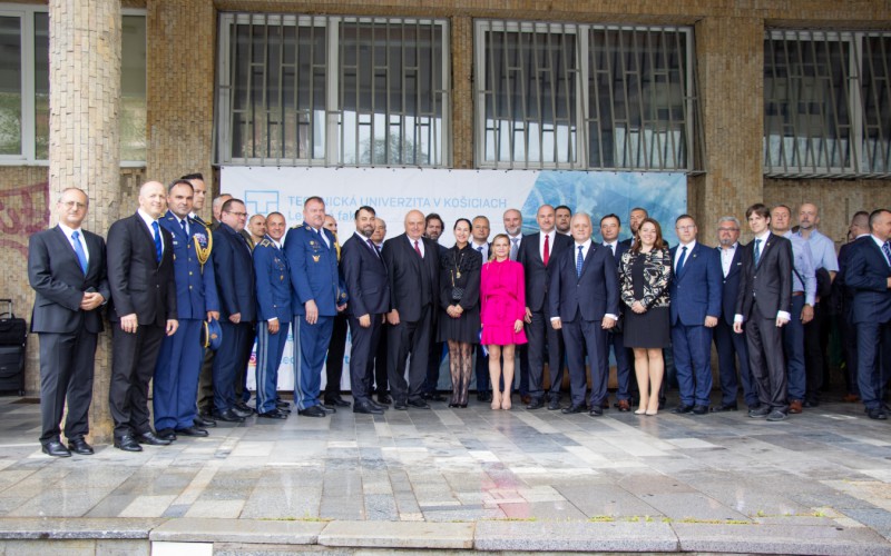 Noví leteckí inžinieri a inžinierky opustili brány Leteckej fakulty