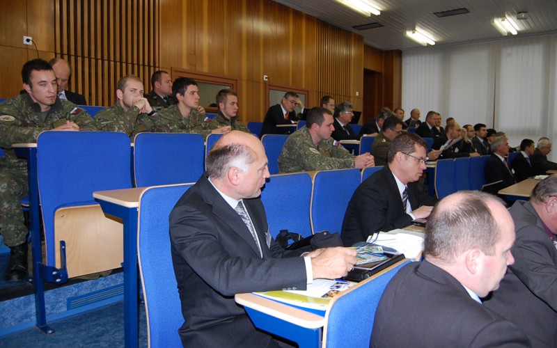 Konferencia "Výzbroj a technika pozemných síl 2012"