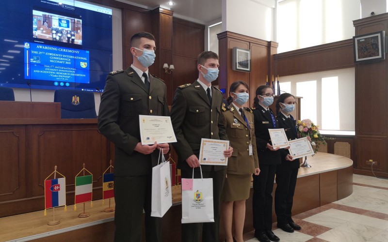 Študenti Akadémie ozbrojených síl excelovali na medzinárodnej vedeckej konferencii SECOSAFT 2022 v rumunskom Sibiu