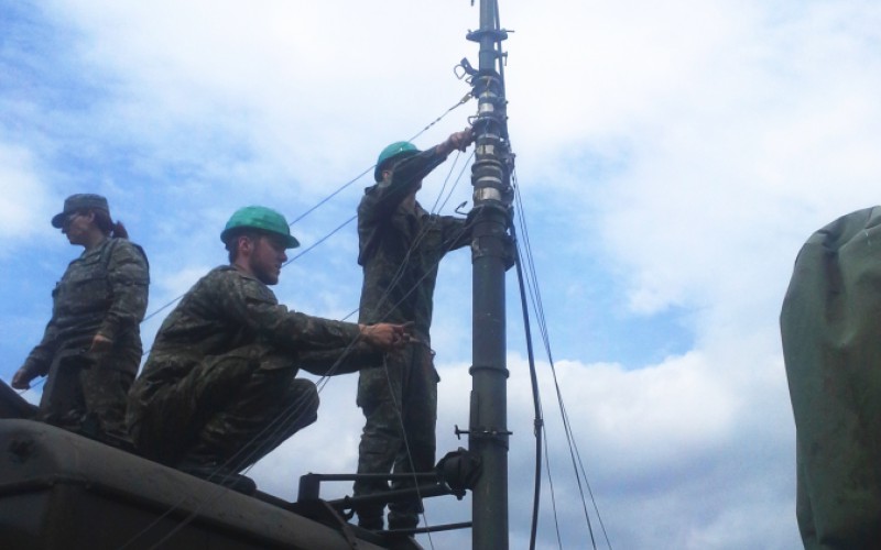 Výcvik študentov Katedry elektroniky u bojových útvarov