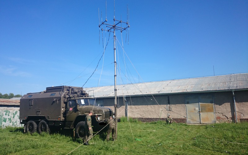 Výcvik študentov Katedry elektroniky u bojových útvarov