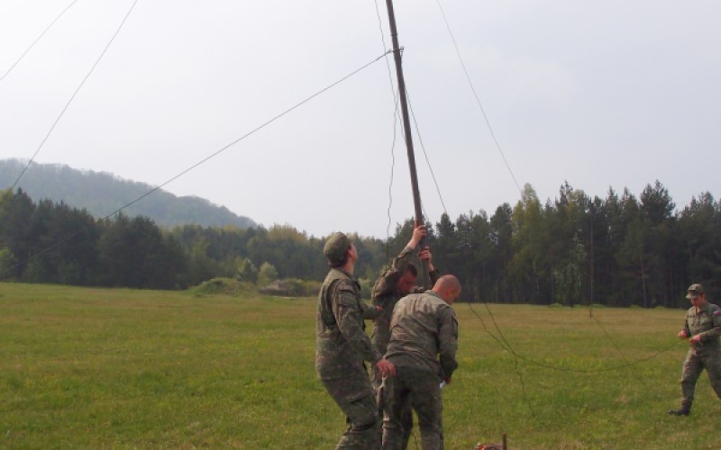 Výcvik študentov Katedry elektroniky u bojových útvarov