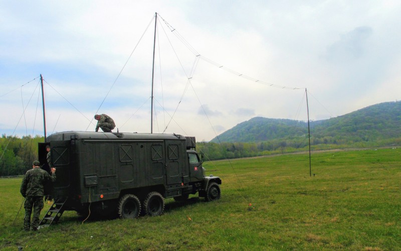 Výcvik študentov Katedry elektroniky u bojových útvarov