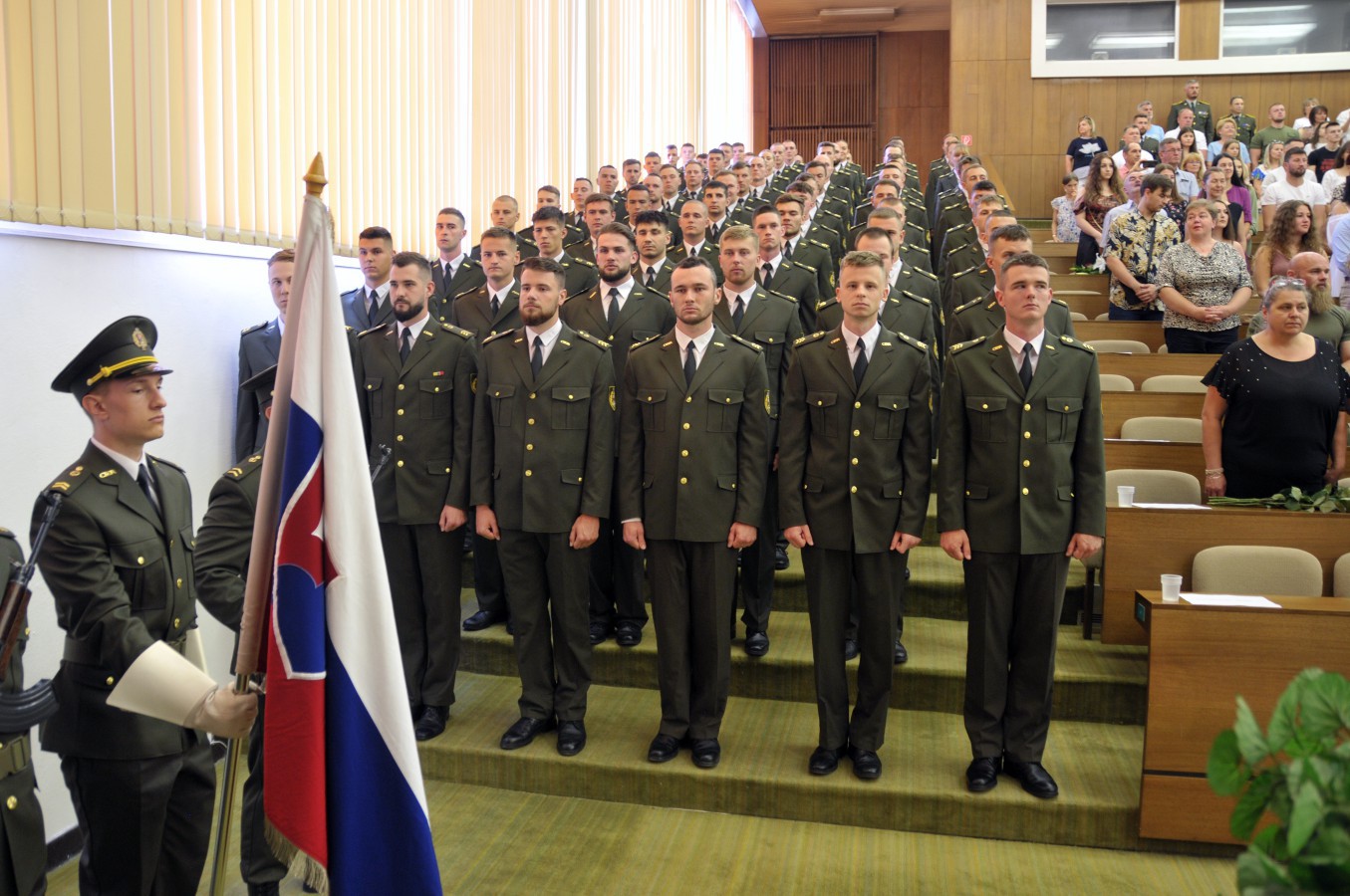 Slávnostné promócie bakalárskeho štúdia