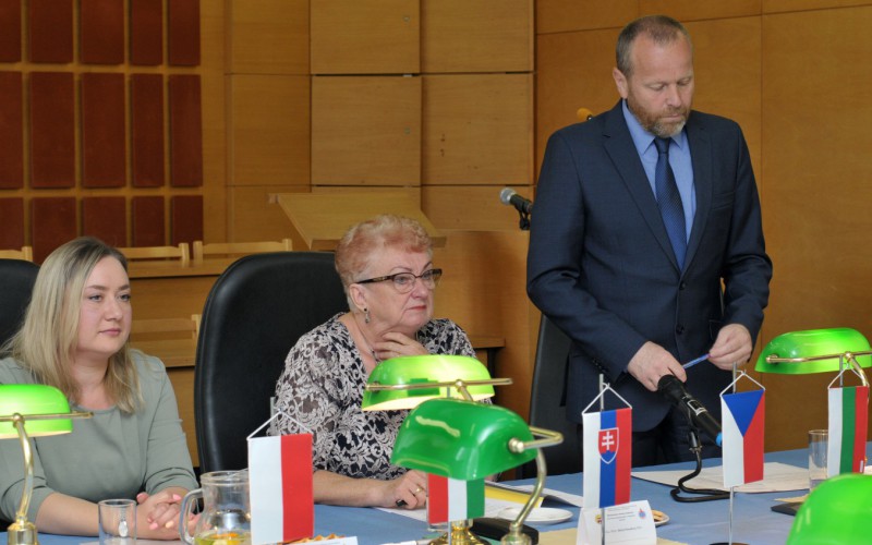 Nové trendy profesijnej prípravy a kariérny rozvoj profesionálnych vojakov