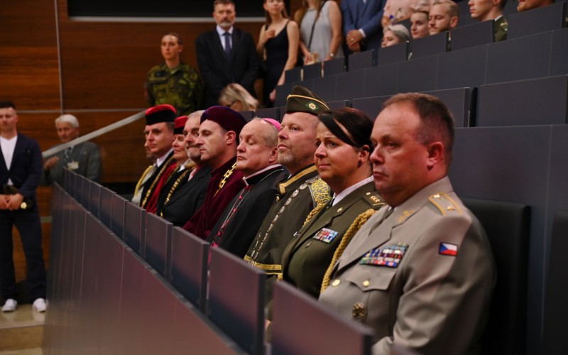 Prví slovenskí kadeti ukončili štúdium na Fakulte vojenského zdravotnictví