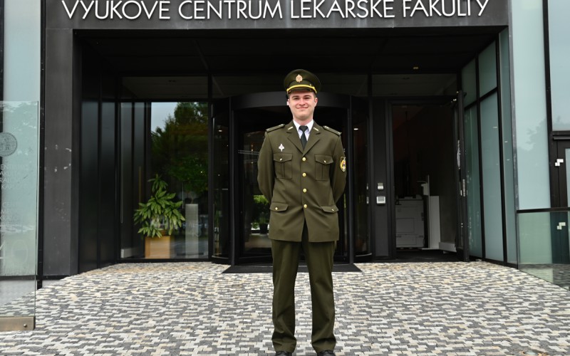 Prví slovenskí kadeti ukončili štúdium na Fakulte vojenského zdravotnictví