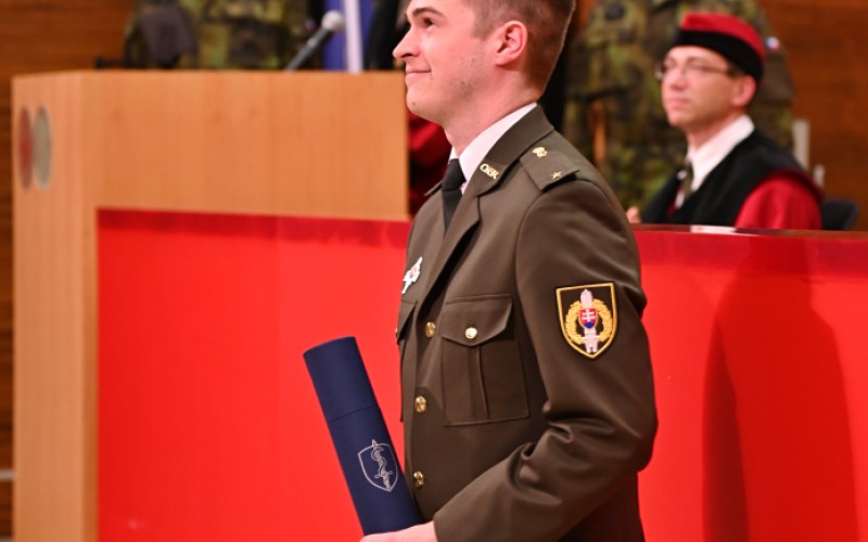 Prví slovenskí kadeti ukončili štúdium na Fakulte vojenského zdravotnictví