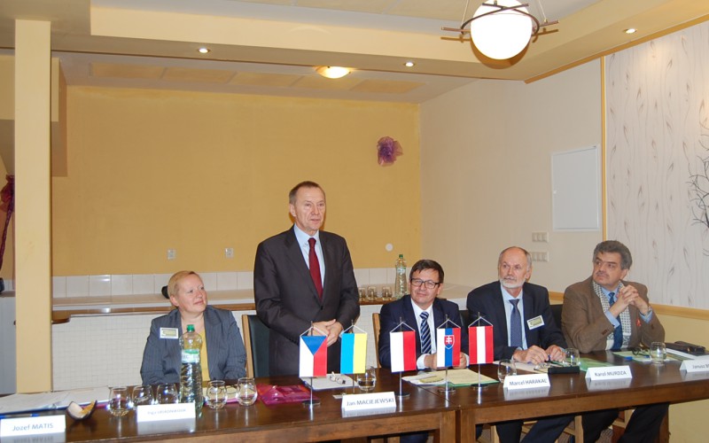 Aktuálne problémy prípravy príslušníkov ozbrojených síl, bezpečnostných a záchranných zborov z pohľadu sociálno-psychologických aspektov