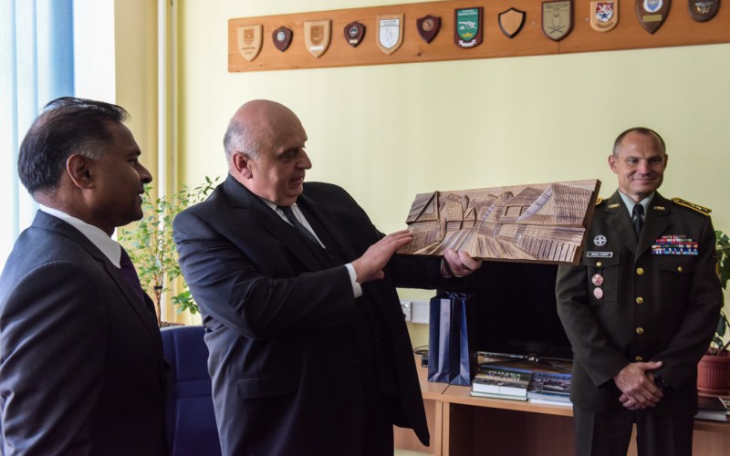 Veľvyslanec USA navštívil Akadémiu ozbrojených síl