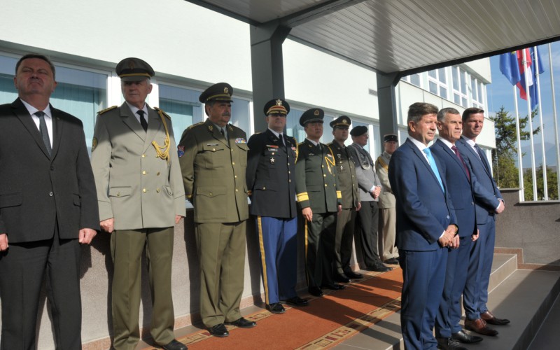 Slávnostný nástup akadémie, nástupisko - 50. výročia vzniku vojenského vysokého školstva na Liptove, 12. 10. 2023