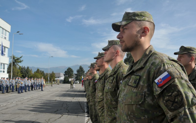 Slávnostný nástup akadémie, nástupisko - 50. výročia vzniku vojenského vysokého školstva na Liptove, 12. 10. 2023