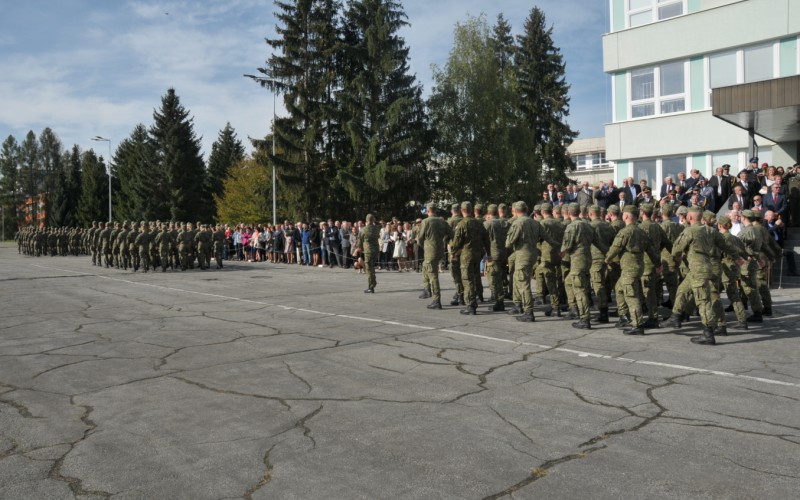 Slávnostný nástup akadémie, nástupisko - 50. výročia vzniku vojenského vysokého školstva na Liptove, 12. 10. 2023