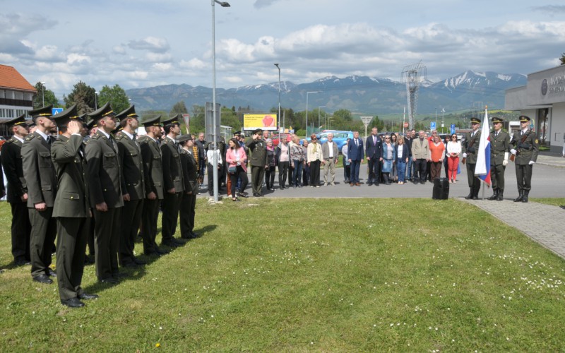 Pietna spomienka pri pamätníku M. R. Štefánika, 02. 05. 2024