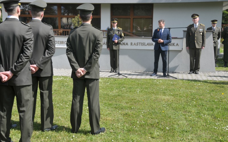 Pietna spomienka pri pamätníku M. R. Štefánika, 02. 05. 2024