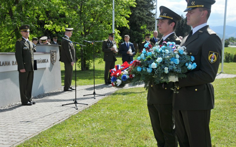 Pietna spomienka pri pamätníku M. R. Štefánika, 02. 05. 2024