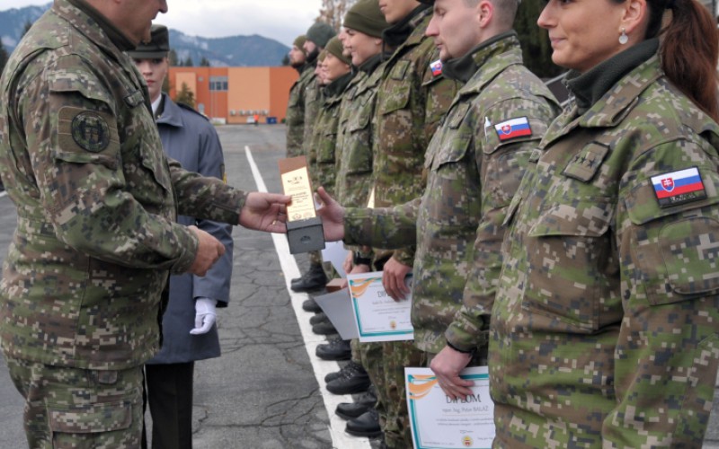 Zhromaždenie profesionálnych vojakov a zamestnancov AOS pri príležitosti Dňa boja za slobodu a demokraciu, 19. 11. 2024