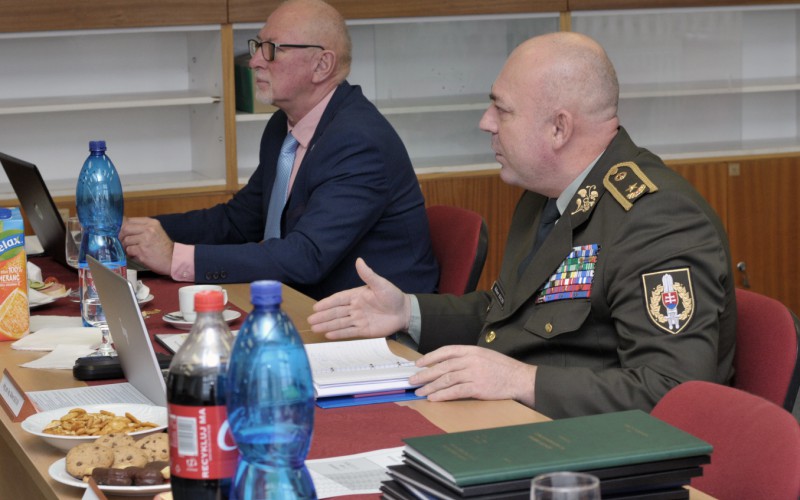 Obhajoby záverečných prác - Vyšší veliteľsko-štábny kurz, 11. - 12. 12. 2024