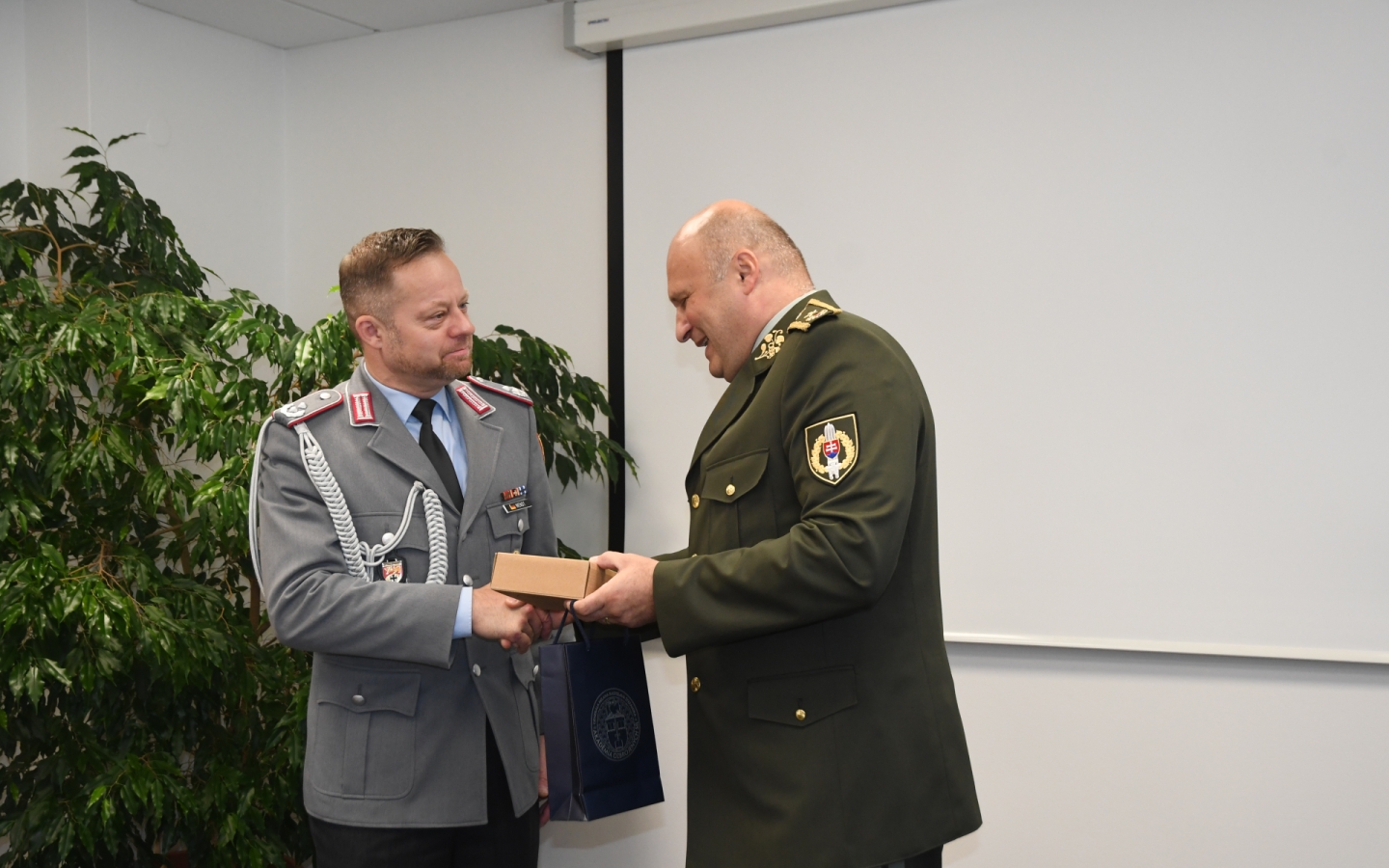 Veľvyslanec Spolkovej republiky Nemecko a pridelenec obrany Spolkovej republiky Nemecko navštívili AOS, 26. 10. 2026