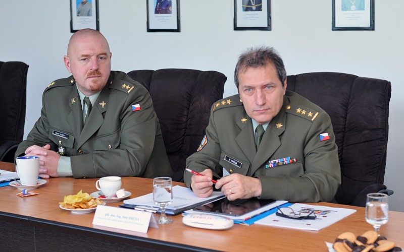 Pracovné stretnutie predstaviteľov AOS s predstaviteľmi Univerzity obrany Brno, 21. 11. 2022